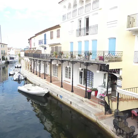 Mit Blick Auf Grimaud