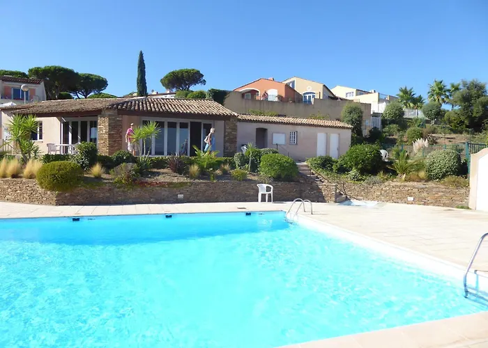 度假居 Mit Blick Auf Grimaud