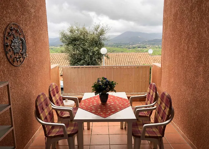 度假居 Mit Blick Auf Grimaud