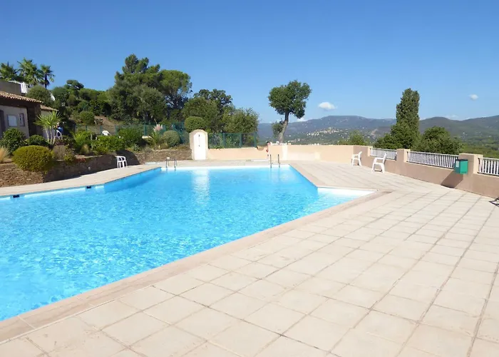 Mit Blick Auf Grimaud *