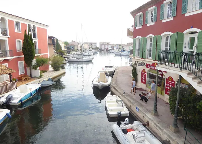 Mit Blick Auf Grimaud *